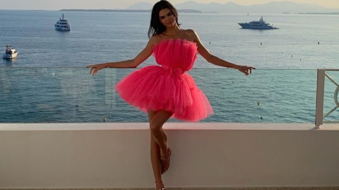 Αν δεν ξέρεις την πόζα Flamingo τότε καλύτερα να κλείσεις το Instagram σου