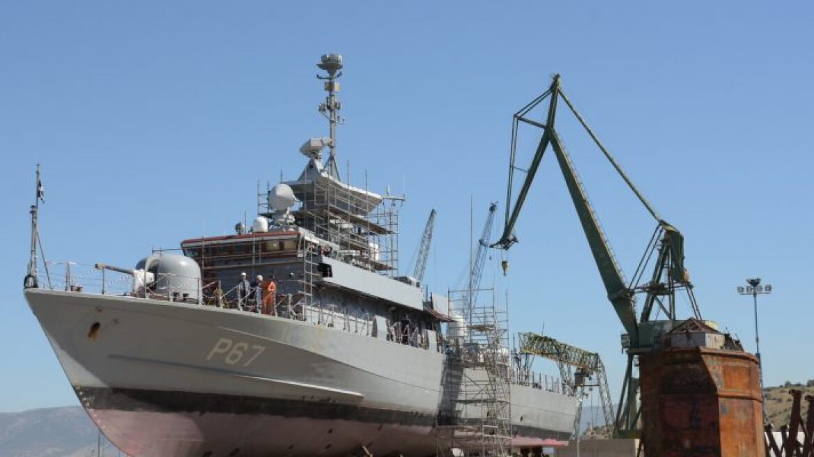 Τροπολογία για τα υποβρύχια στα ναυπηγεία Σκαραμαγκά - Ελευσίνας