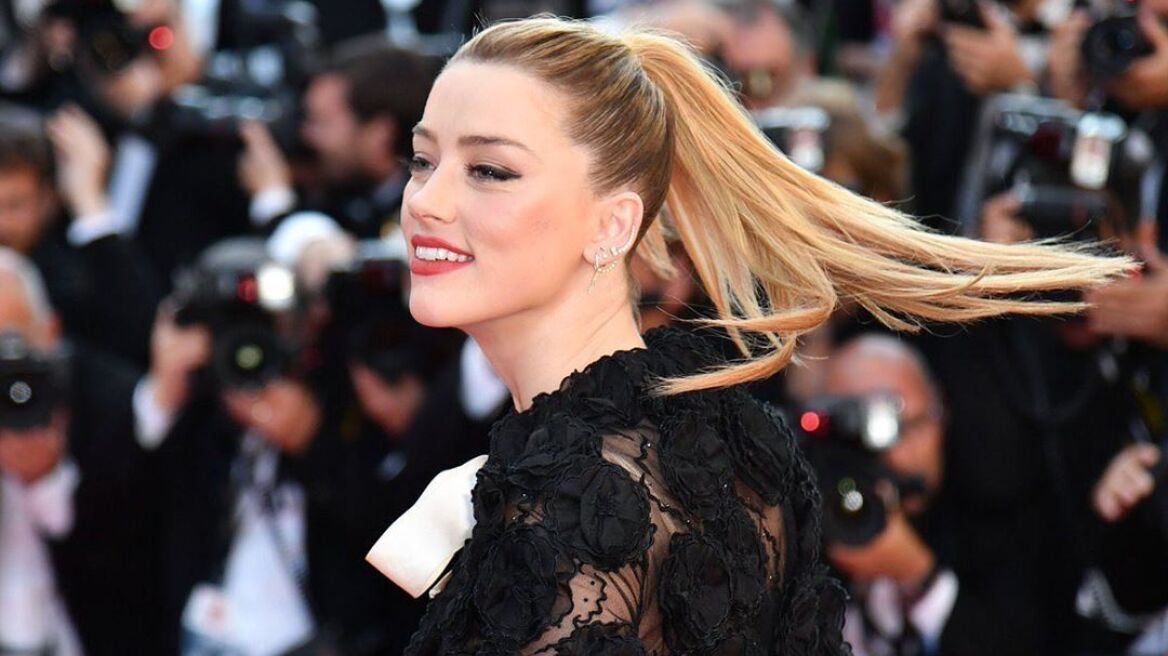 Η Αμπερ Χερντ αποκάλυψε το στήθος της στο Instagram