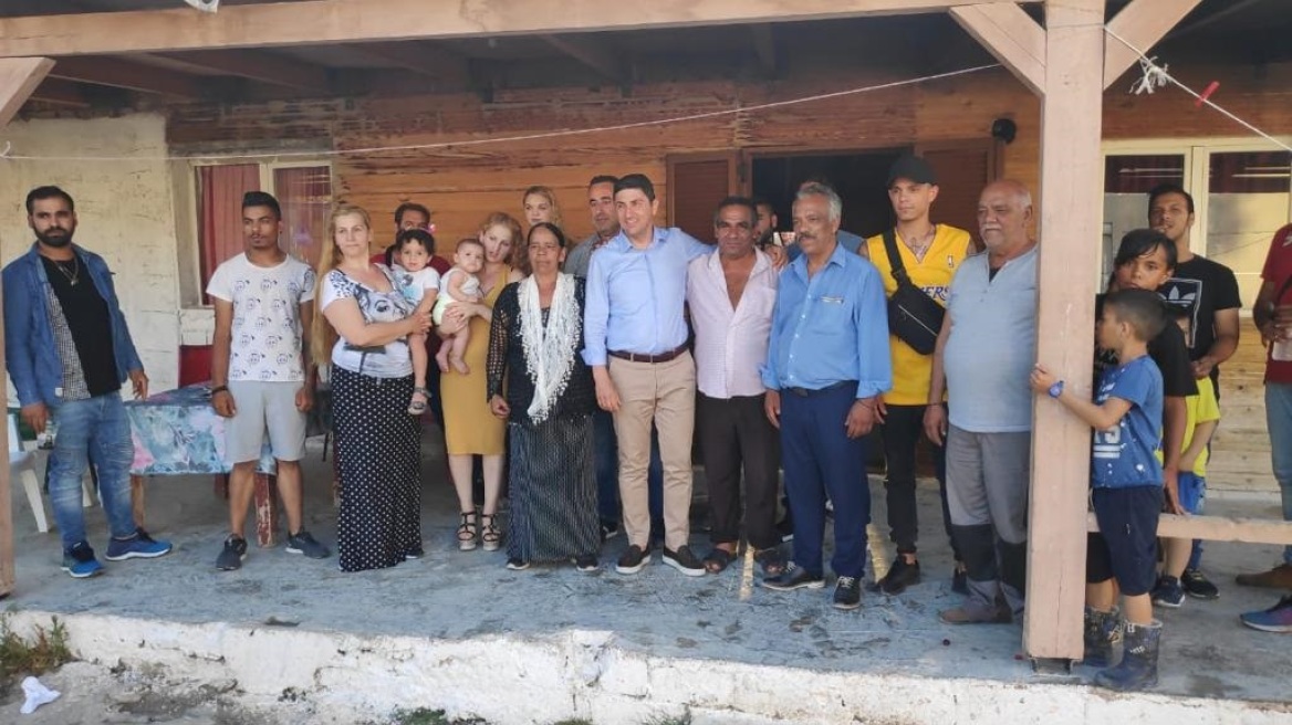 Ηράκλειο: Ο Αυγενάκης ξεκίνησε την προεκλογική του εκστρατεία από τον καταυλισμό των Ρομά