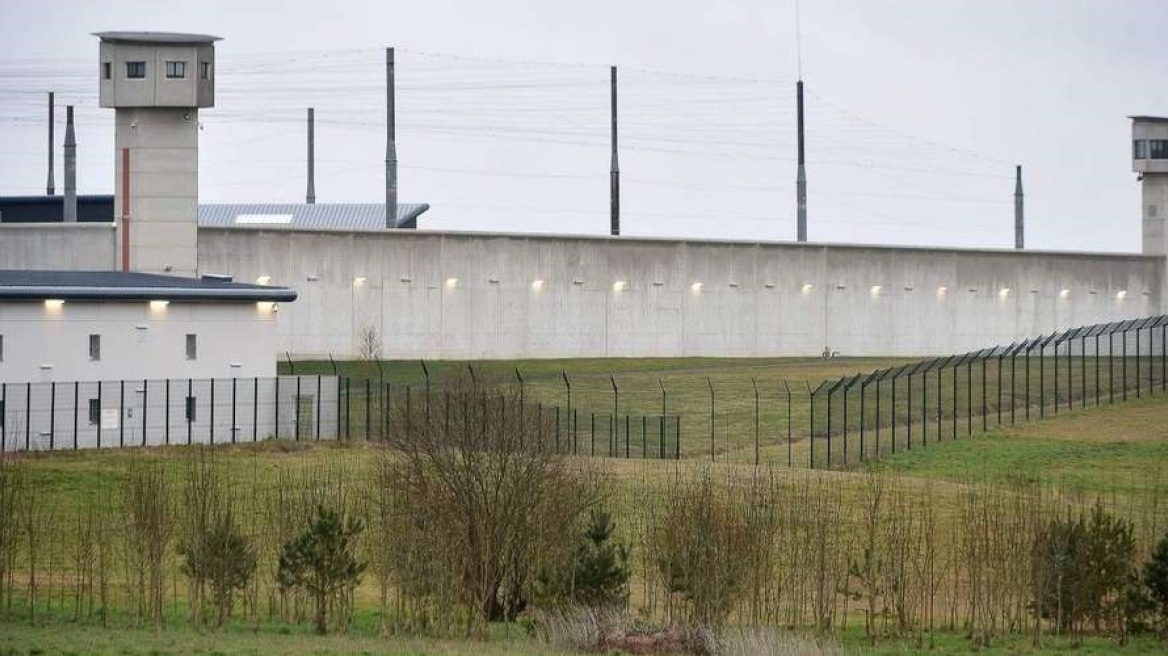 Συναγερμός στη Γαλλία: Ομηρία σε φυλακές