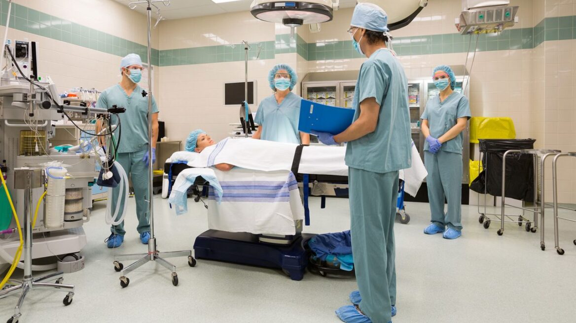 Αμοιβή χειρουργού: Τι καλύπτουν οι ασφαλιστικές εταιρίες