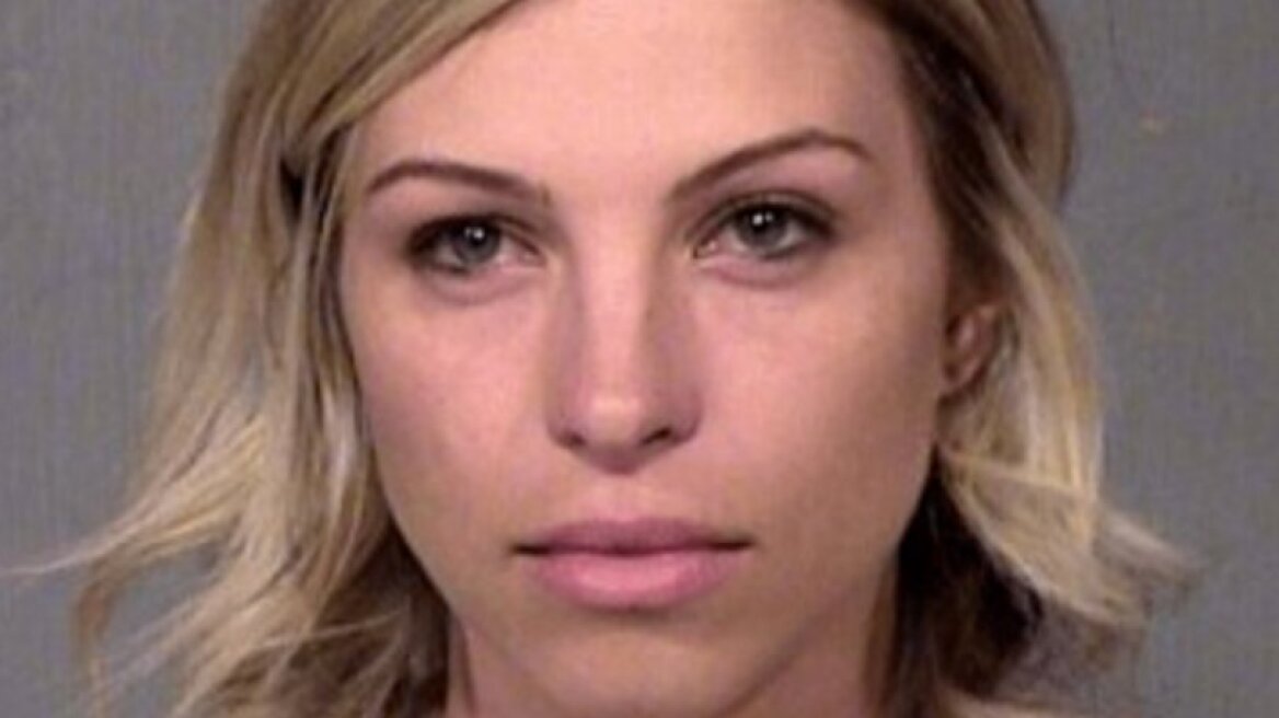 Δασκάλα έστελνε πρόστυχα μηνύματα σε 13χρονο μαθητή: «Σε θέλω χωρίς όρια»