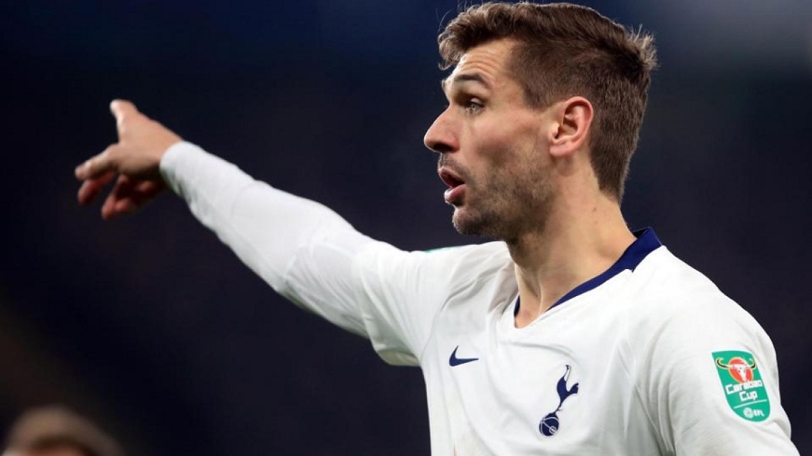 Στην Αγγλία για σέντερ φορ ο Ολυμπιακός