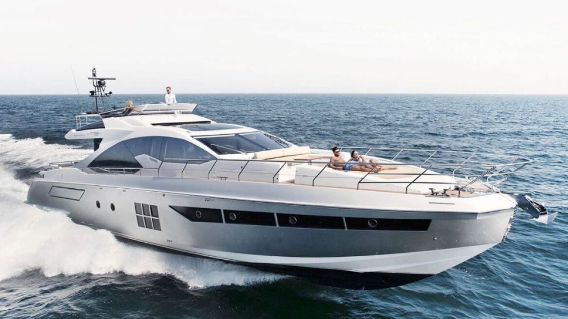 Video: To γιοτ που παρκάρει μόνο του 