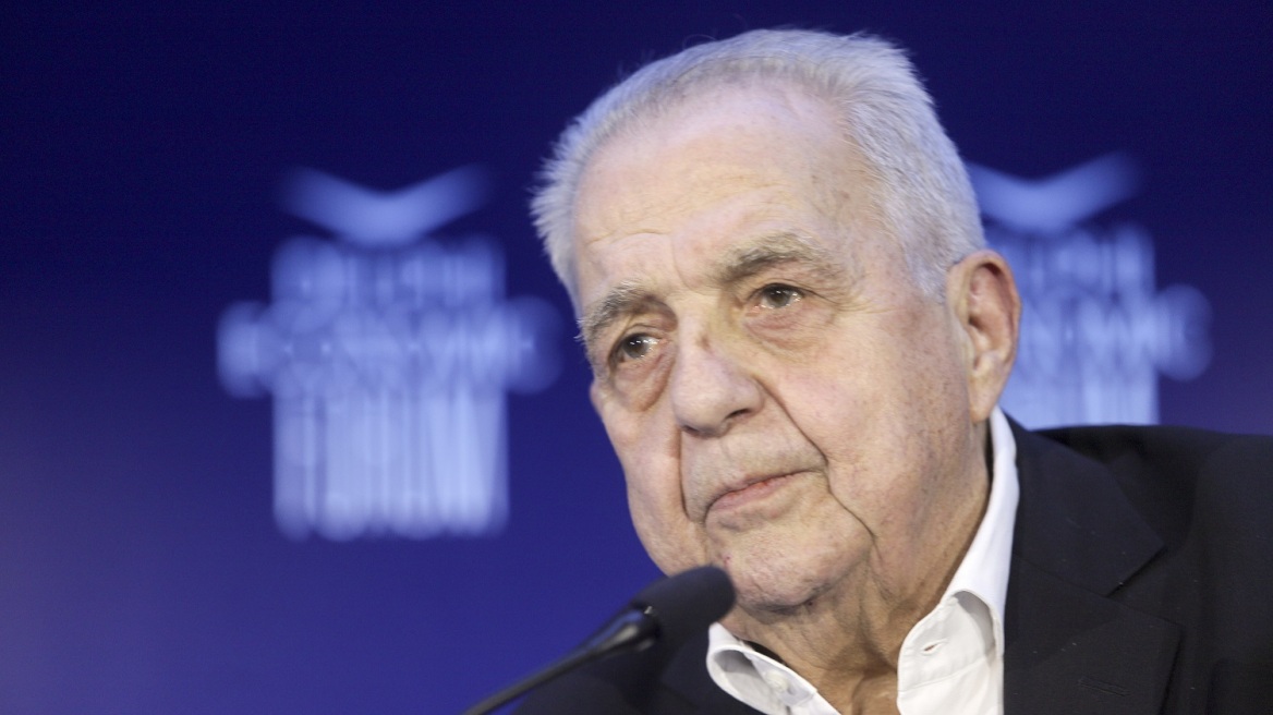 Επίθεση στο σπίτι του Αλέκου Φλαμπουράρη στα Εξάρχεια 