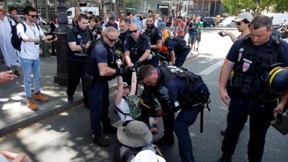 Γαλλία: Ακτιβιστές υπέρ του κλίματος συγκρούστηκαν με την αστυνομία