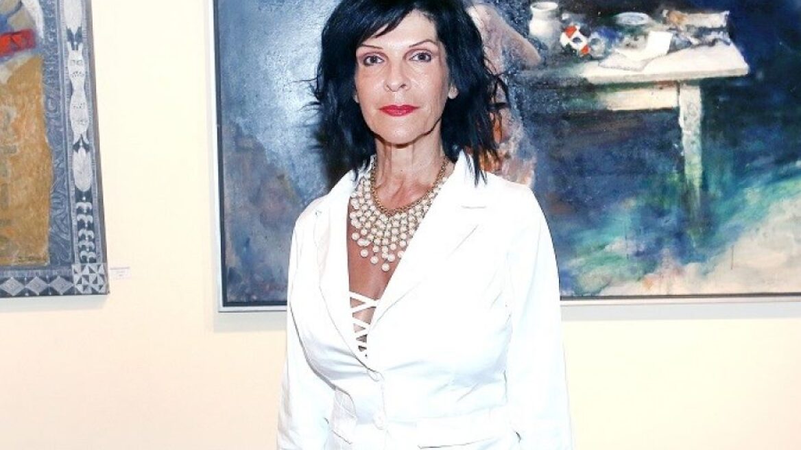 Η Σοφία Βόσσου έκοψε τα μαλλιά της a la garcon και τα έβαψε φούξια 