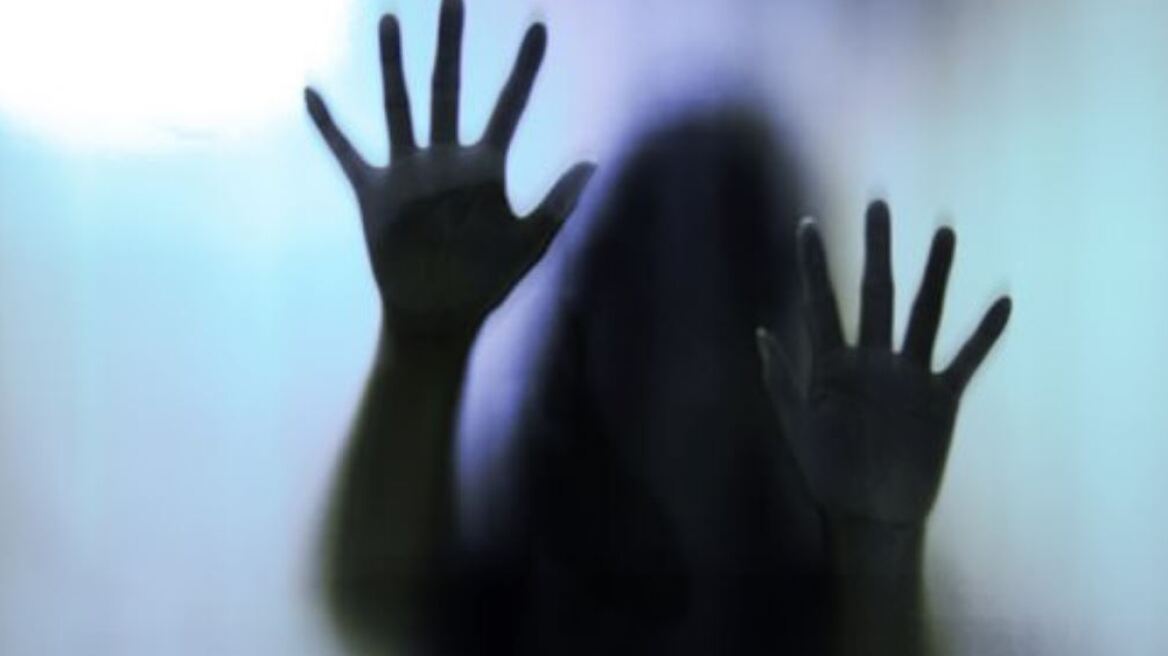 Κτηνωδία στην Ινδία: 16χρονη βιάστηκε από τα ξαδέρφια και τον δάσκαλό της επειδή ήταν πρώτη στα μαθήματα