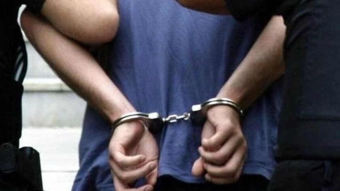 Αστυνομικός σε κύκλωμα με πάνω από 100 κιλά χασίς