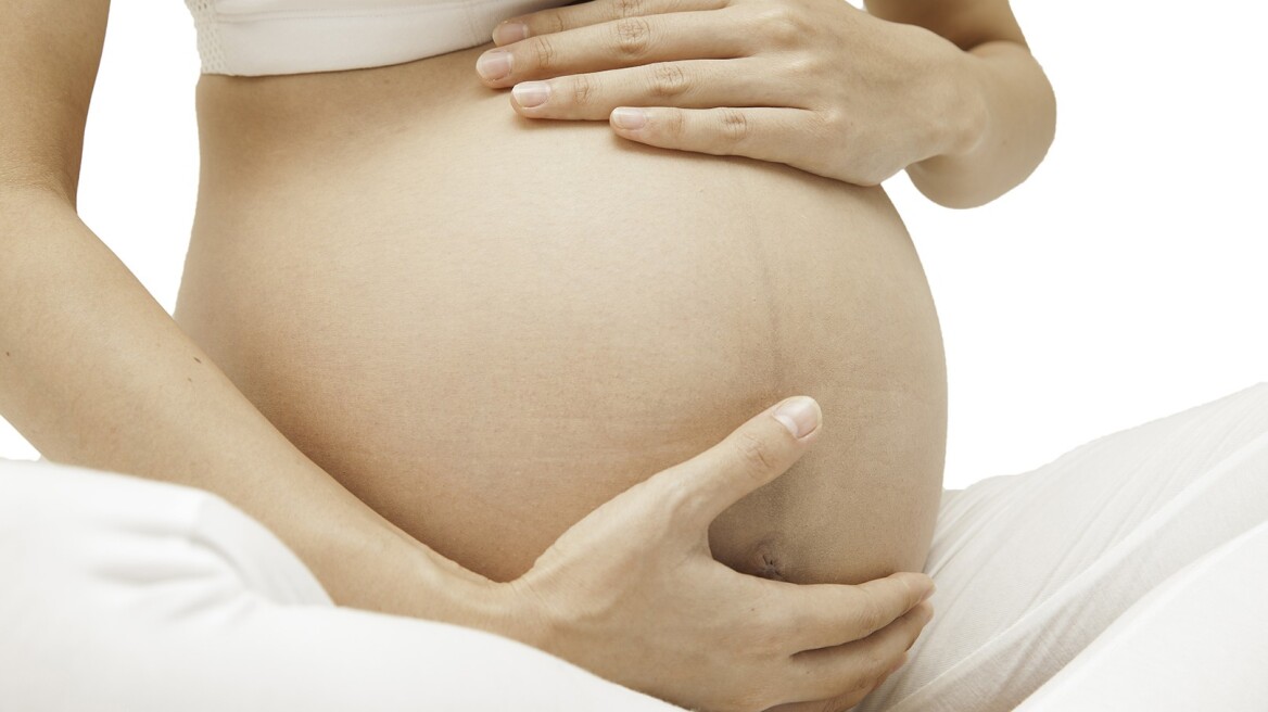 Γιατί κλωτσάει το μωρό στην κοιλιά; Όχι για το λόγο που νομίζετε