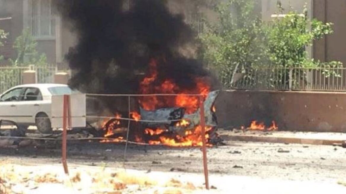 Έκρηξη οχήματος στην Τουρκία - Τρεις νεκροί, δεκάδες τραυματίες