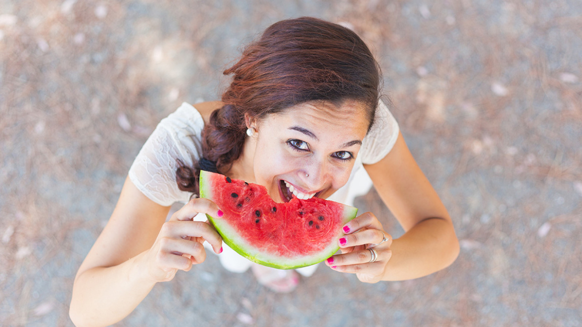 Ανακαλύψτε πόσα ποτήρια νερό «τρώτε» με το καρπούζι σας