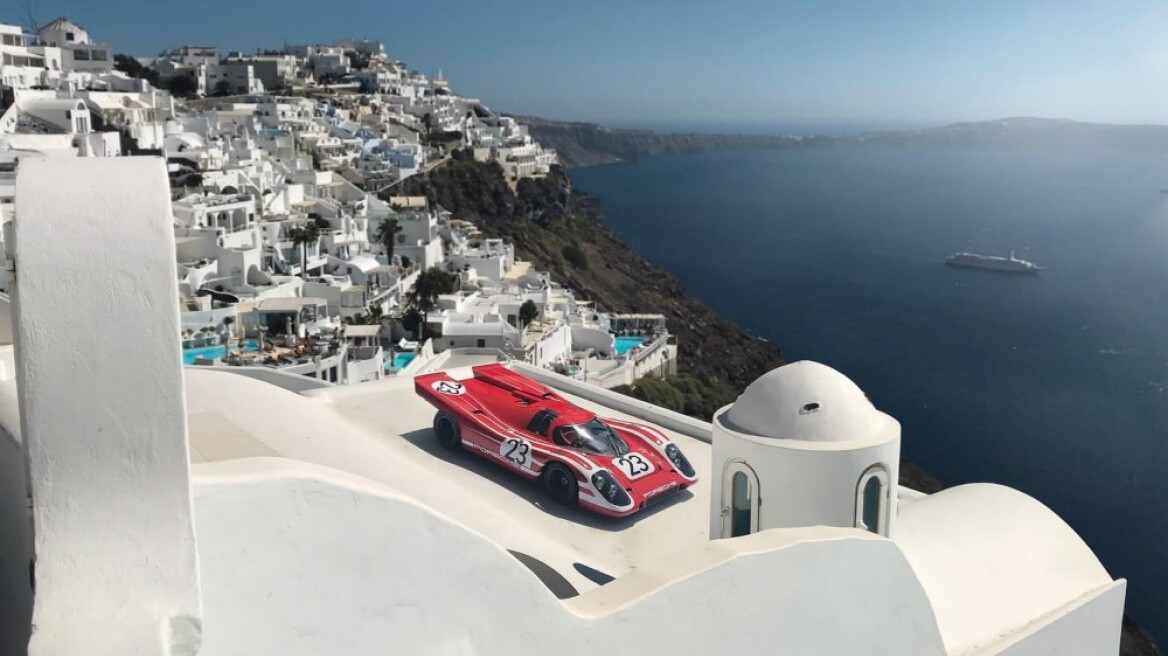 Μία Porsche 917 στη Σαντορίνη