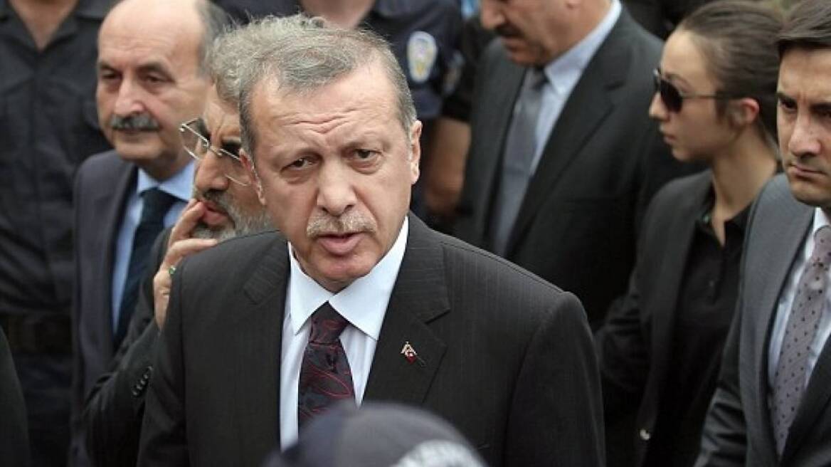 «Μπράβοι» του Ερντογάν «πλακώθηκαν» με τελωνειακούς στο αεροδρόμιο του Σαράγεβο