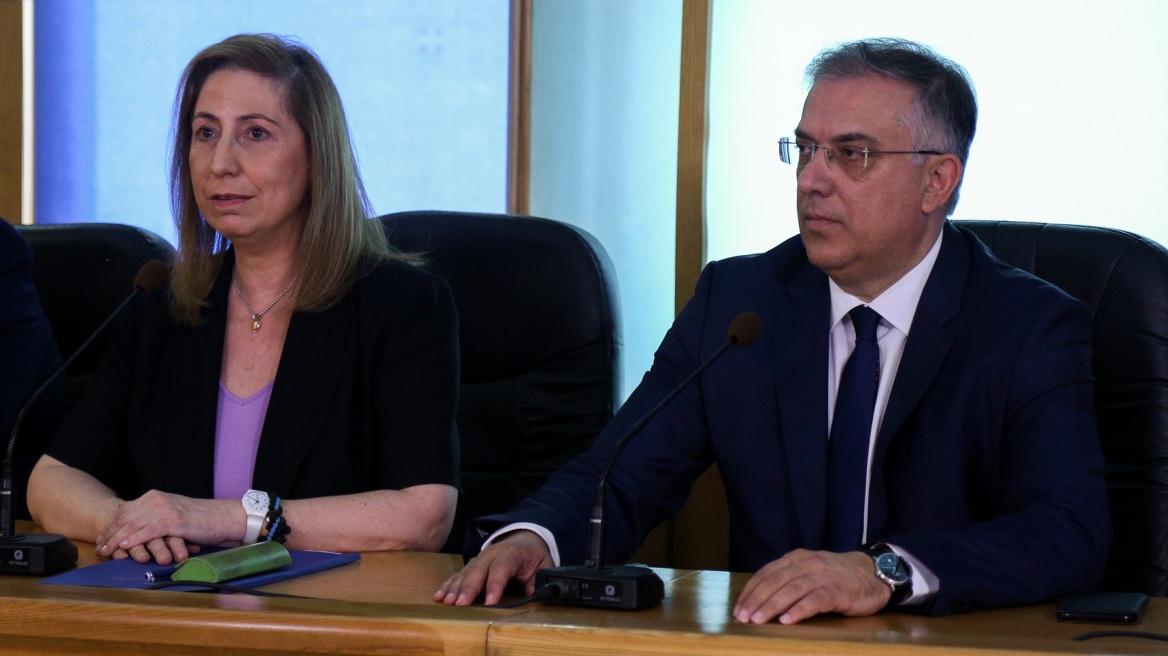 Θεοδωρικάκος: Δεν θα γίνουν απολύσεις δημοσίων υπαλλήλων