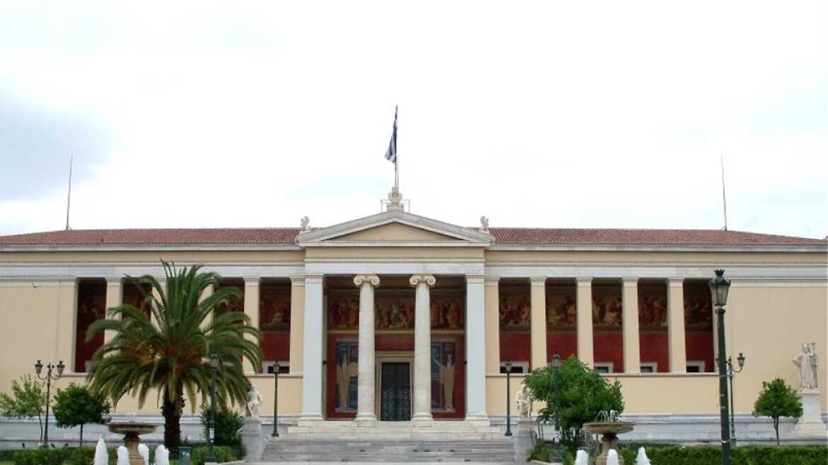 Μαθητής λυκείου έβγαλε «πάσο» από πανεπιστήμιο και πήρε φοιτητική πιστωτική κάρτα!
