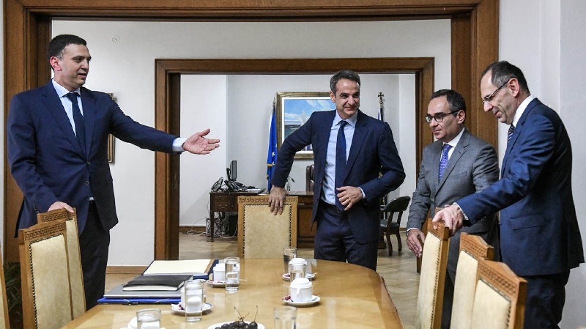 Ο Κυριάκος Μητσοτάκης επισκέπτεται το υπουργείο Υγείας