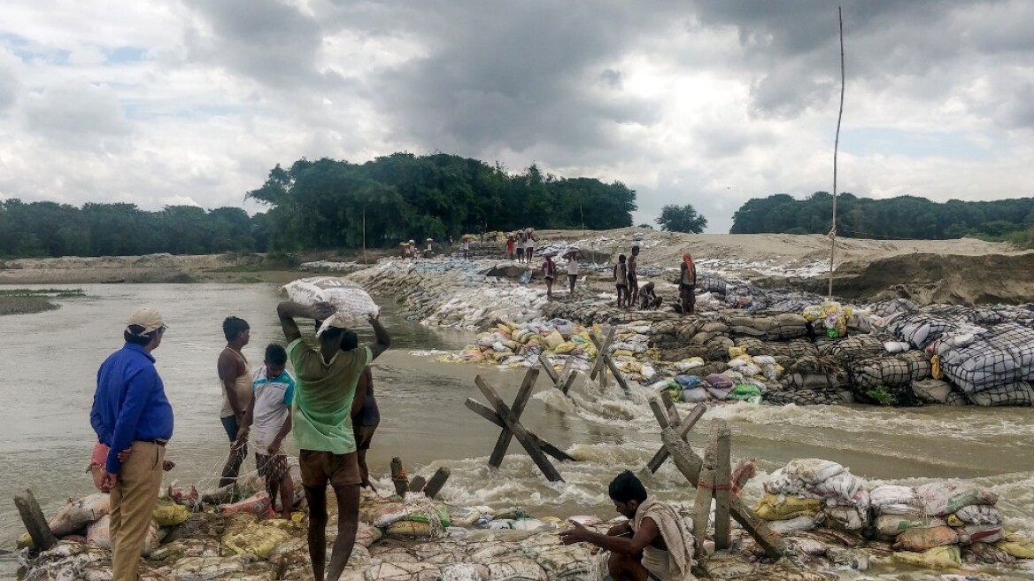 Απόλυτο δράμα στη Νότια Ασία - 270 οι νεκροί από τον μουσώνα