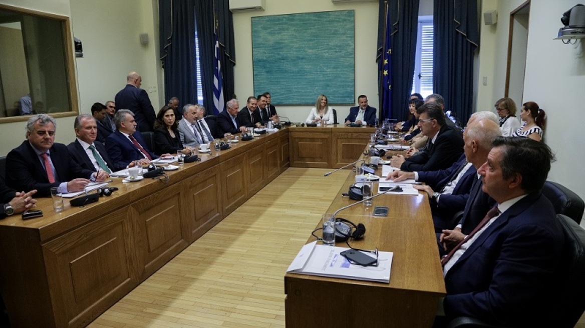 ΚΙΝΑΛ: Η Γεννηματά μοίρασε τομείς ευθύνης στους βουλευτές