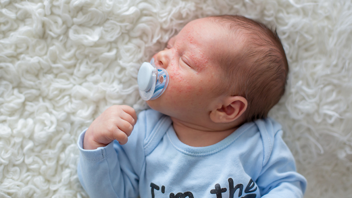 Καίριες οδηγίες για να κοιμάται το μωρό με ασφάλεια