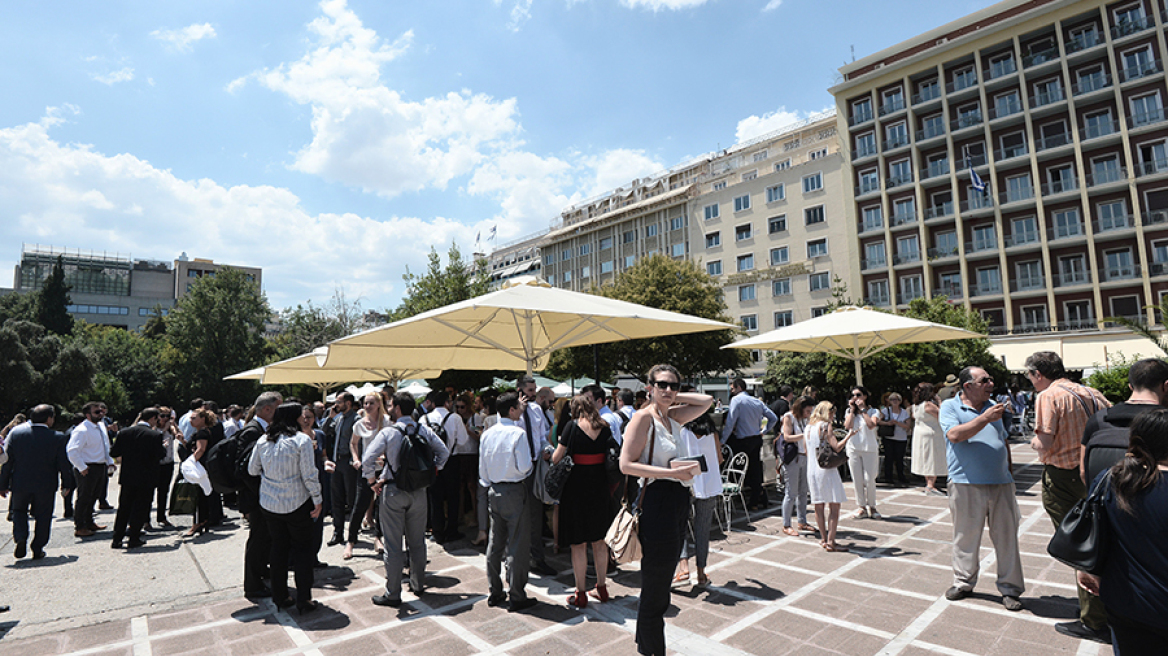 Σεισμός στην Αθήνα: Φωτογραφίες από το κέντρο της Αθήνας