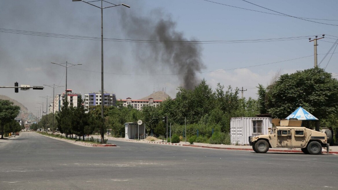 Σκηνές ντροπής: Βρισιές και φτυσίματα σε βάρος Σαουδάραβα μπλόγκερ (βίντεο)