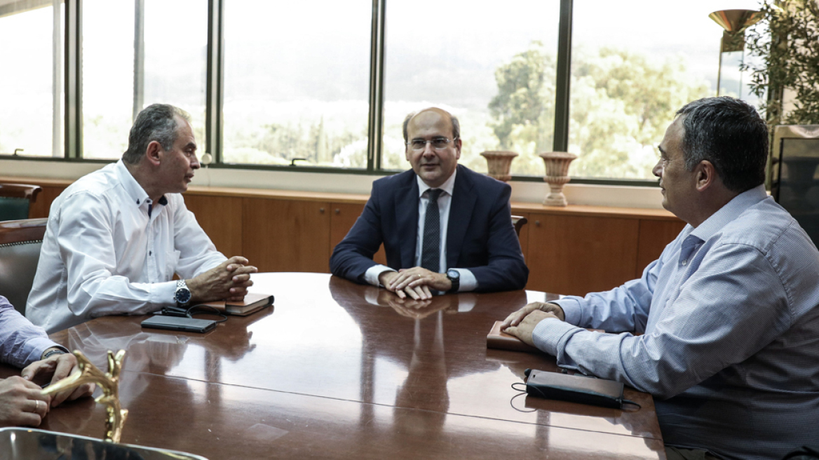 Χατζηδάκης για ΔΕΗ: Οι καταναλωτές δεν θα βάλουν το χέρι στην τσέπη για τη διάσωσή της