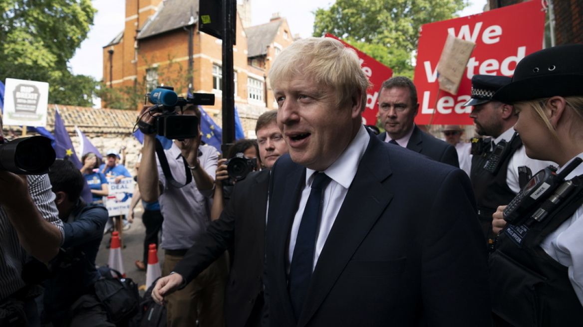 Η εκδίκηση του Μπόρις Τζόνσον: Έδιωξε τους μισούς υπουργούς της Μέι και τρέχει για το Brexit