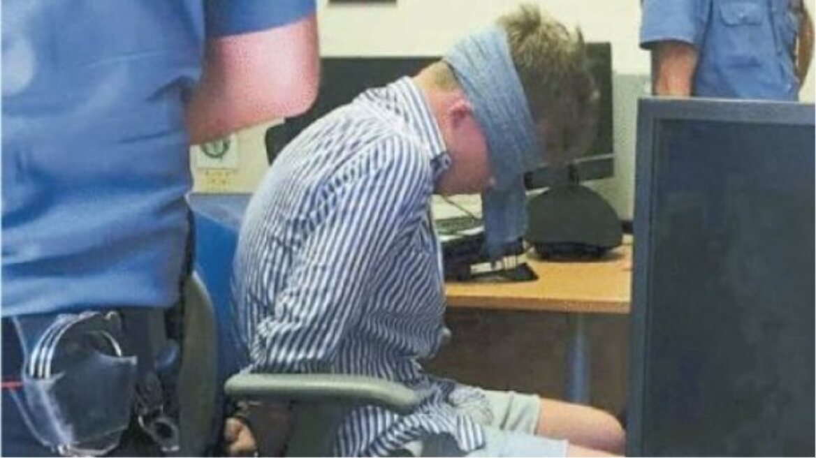 Ιταλία: Αστυνομική έρευνα για τη φωτογραφία του Αμερικανού με δεμένα τα μάτια κατά την ανάκριση