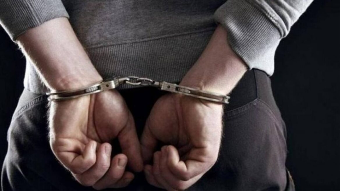 Ηράκλειο: Τριγύριζε στα μπαρ με 14 «φιξάκια» με χασίς έτοιμα για πώληση