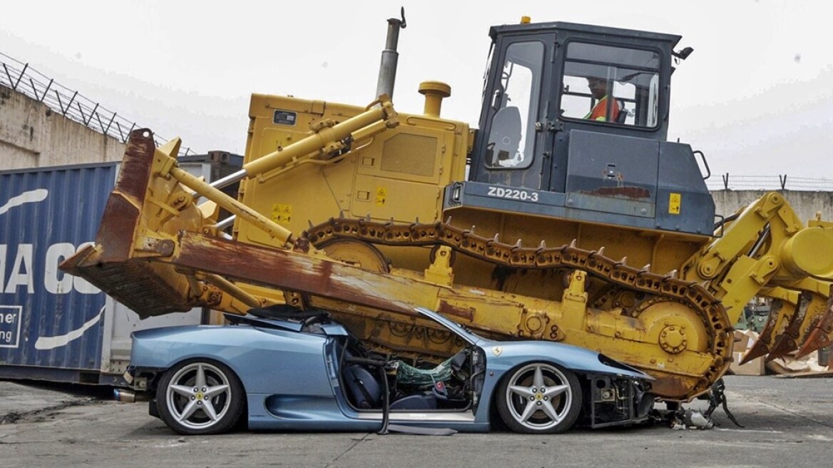 Σκληρό Video: Έτσι καταστρέφουν μια Ferrari