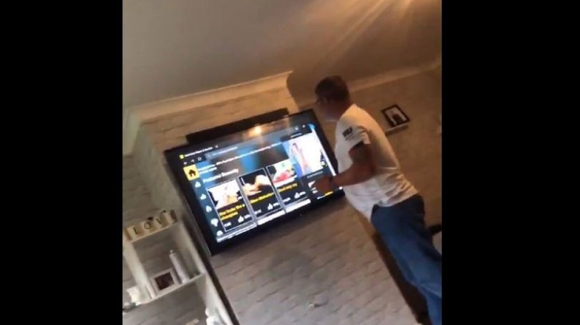 Πήγε να βάλει μουσική στην Smart TV αλλά άνοιξε το Pornhub