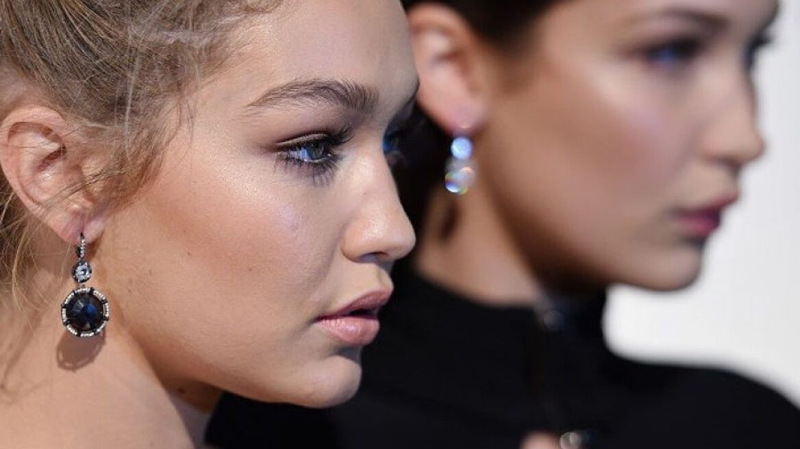 Όλα τα μικροσκοπικά μπικίνι που φόρεσαν οι Gigi και Bella Hadid στη Μύκονο 