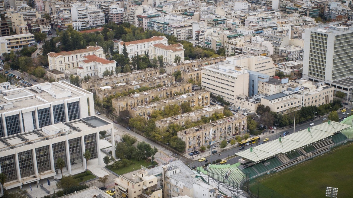 Κατεδαφίζεται επικίνδυνο κτίριο στους Αμπελόκηπους