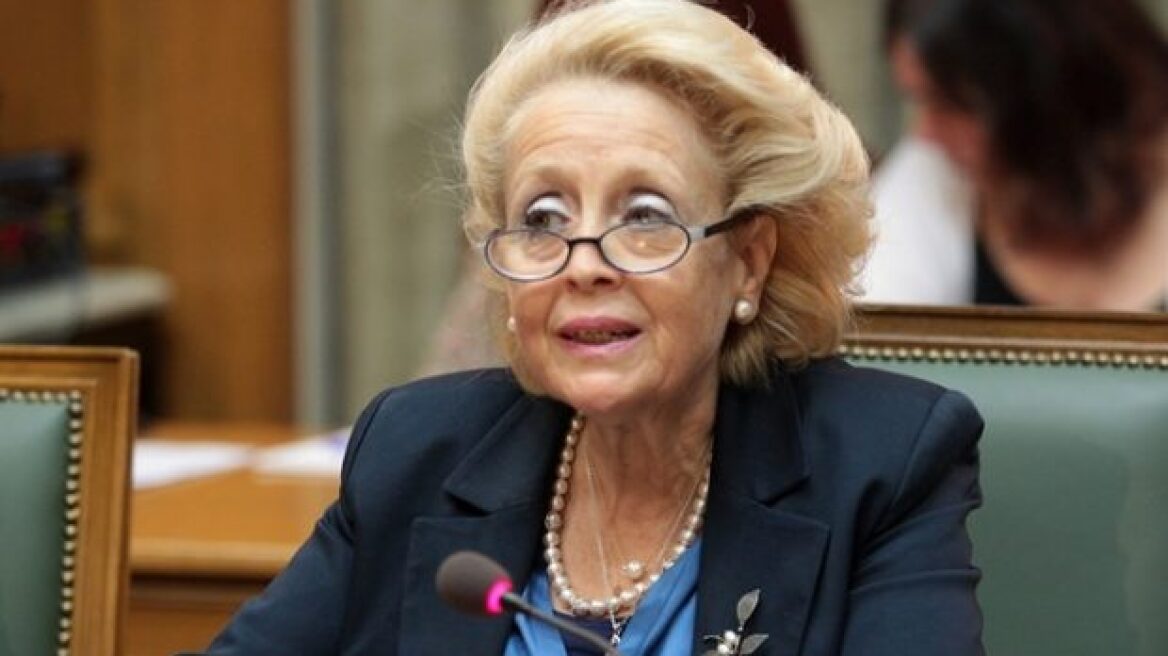Να παραμείνει στη θέση της ζητά η Βασιλική Θάνου