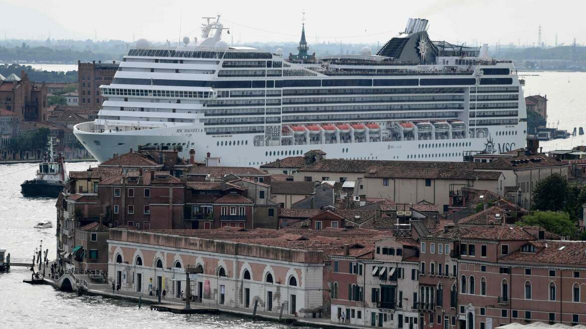 «Φρένο» στα κρουαζιερόπλοια βάζει η Βενετία 