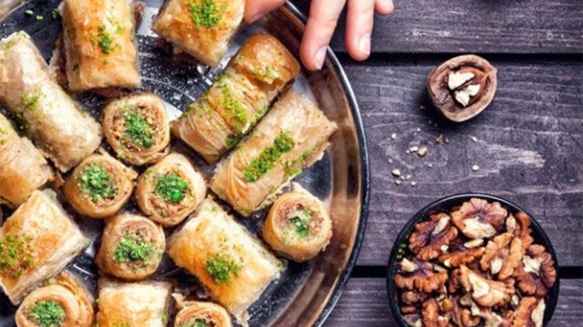 18 πολίτικα γλυκά που δεν χορταίνουμε ποτέ!