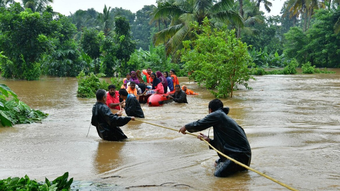 Φονικός μουσώνας στην Ινδία: Στους 184 οι νεκροί - Εκατομμύρια εγκατέλειψαν τα σπίτια τους