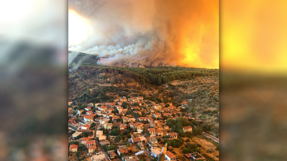 Η κόλαση της φωτιάς στην Εύβοια μέσα από ένα Σινούκ του Στρατού