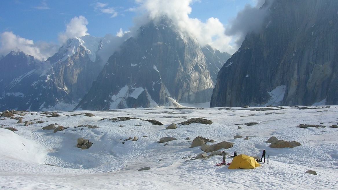  Μικροπλαστικά βρέθηκαν για πρώτη φορά ακόμη και στα παρθένα χιόνια της Αρκτικής και των Άλπεων 