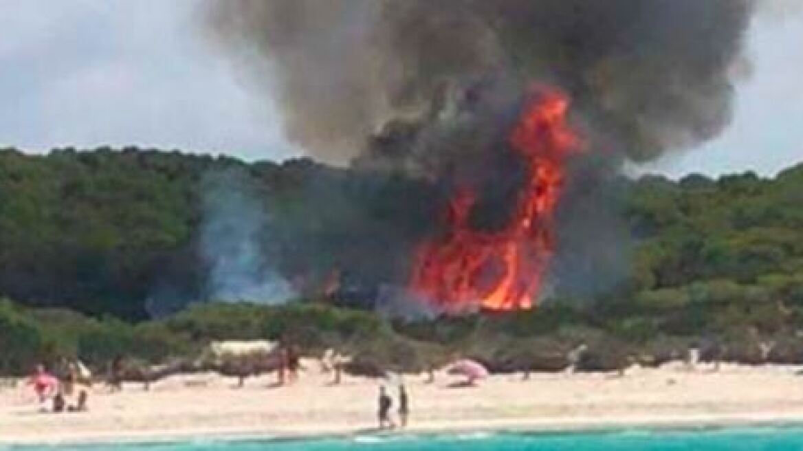 Τρόμος σε παραλία στη Μαγιόρκα: Πανικόβλητοι τουρίστες έβλεπαν τις φλόγες να πλησιάζουν
