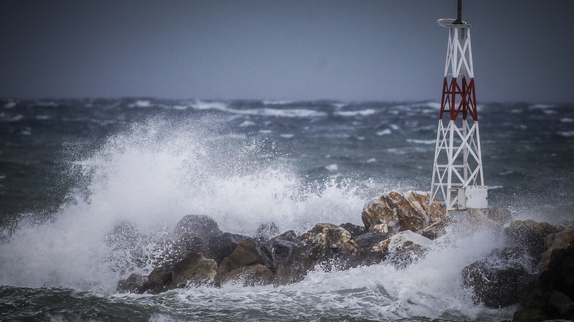 Κάρπαθος: Επτά τραυματίες σε τουριστικό πλοίο που έπεσε σε θαλασσοταραχή