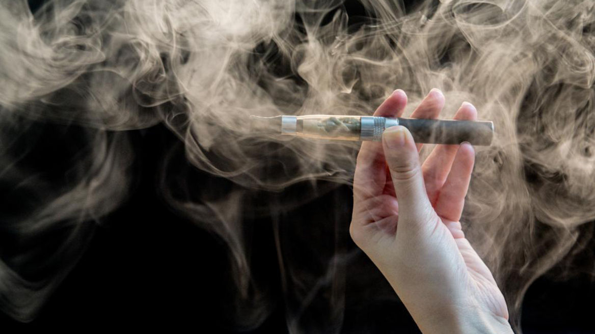 Ηλεκτρονικό τσιγάρο: Και μία «ρουφηξιά» κάνει κακό