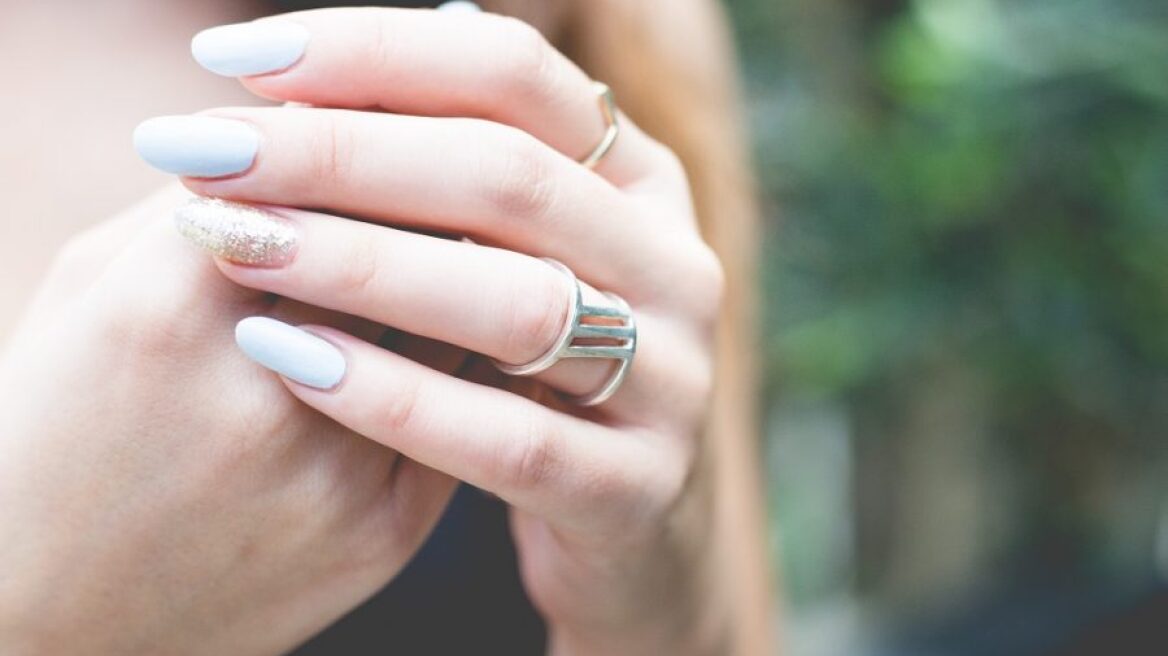 Το κομψό μανικιούρ που επιστρέφει στη μόδα φέτος το φθινόπωρο