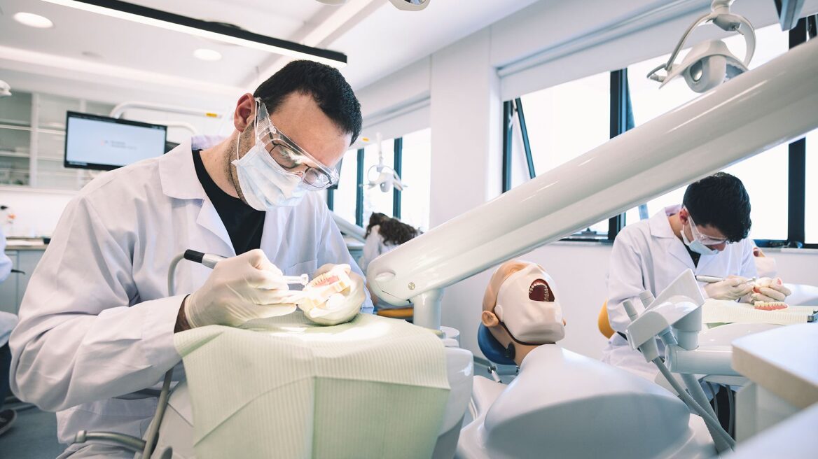 «Σημείο αναφοράς» το πρώτο ακαδημαϊκό πρόγραμμα οδοντιατρικής στην Κύπρο