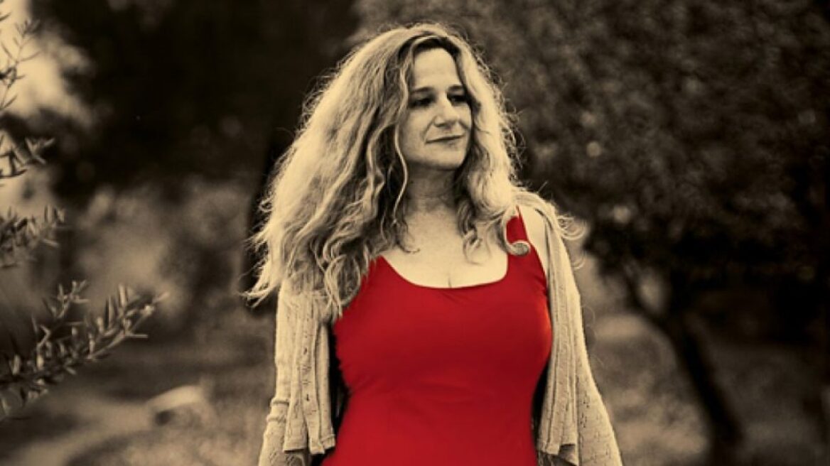 Η Ευανθία Ρεμπούτσικα στο Βεάκειο Θέατρο