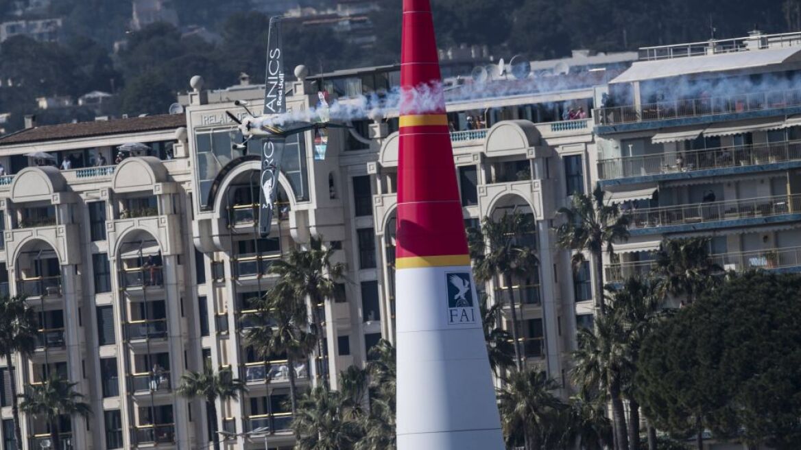 H ζωή ενός πιλότου ακροβατικών (video)