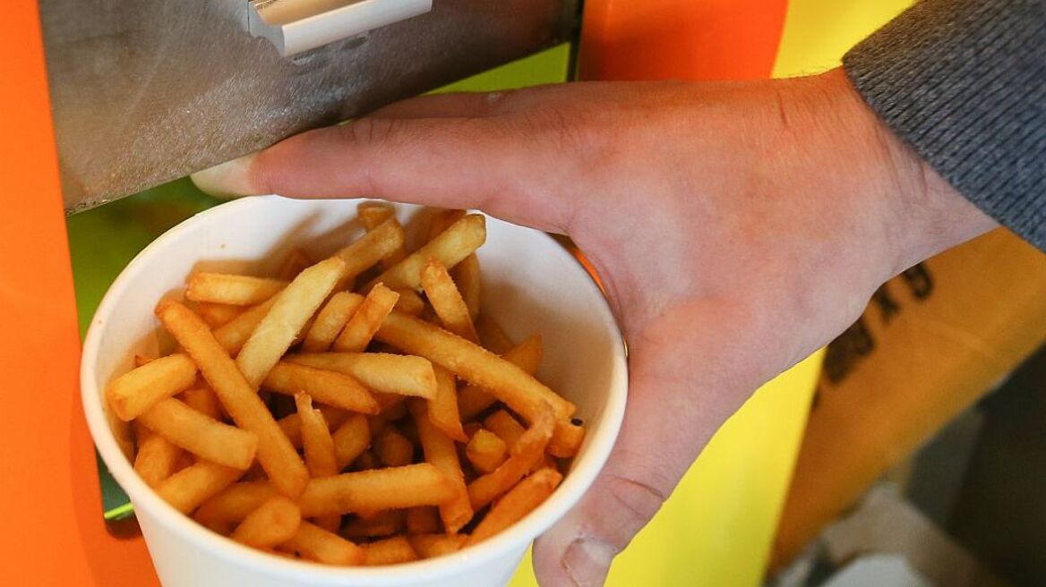 Βρετανία: Έφηβος τυφλώθηκε επειδή τρεφόταν αποκλειστικά με τηγανιτές πατάτες και τσιπς