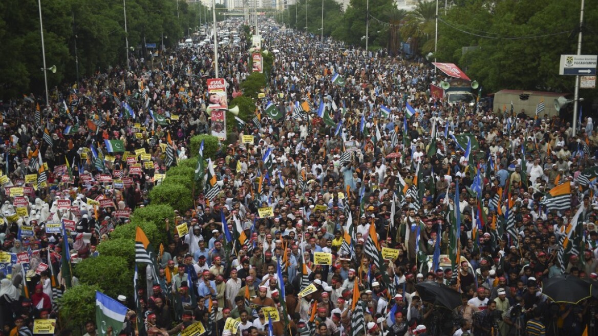 Πακιστάν: Χιλιάδες κόσμου στους δρόμους του Καράτσι, ζήτησε λύση για το Κασμίρ